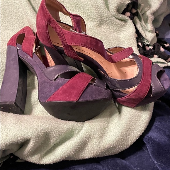 Report Burgundy and Purple Platform Heels - Picture 4 of 4